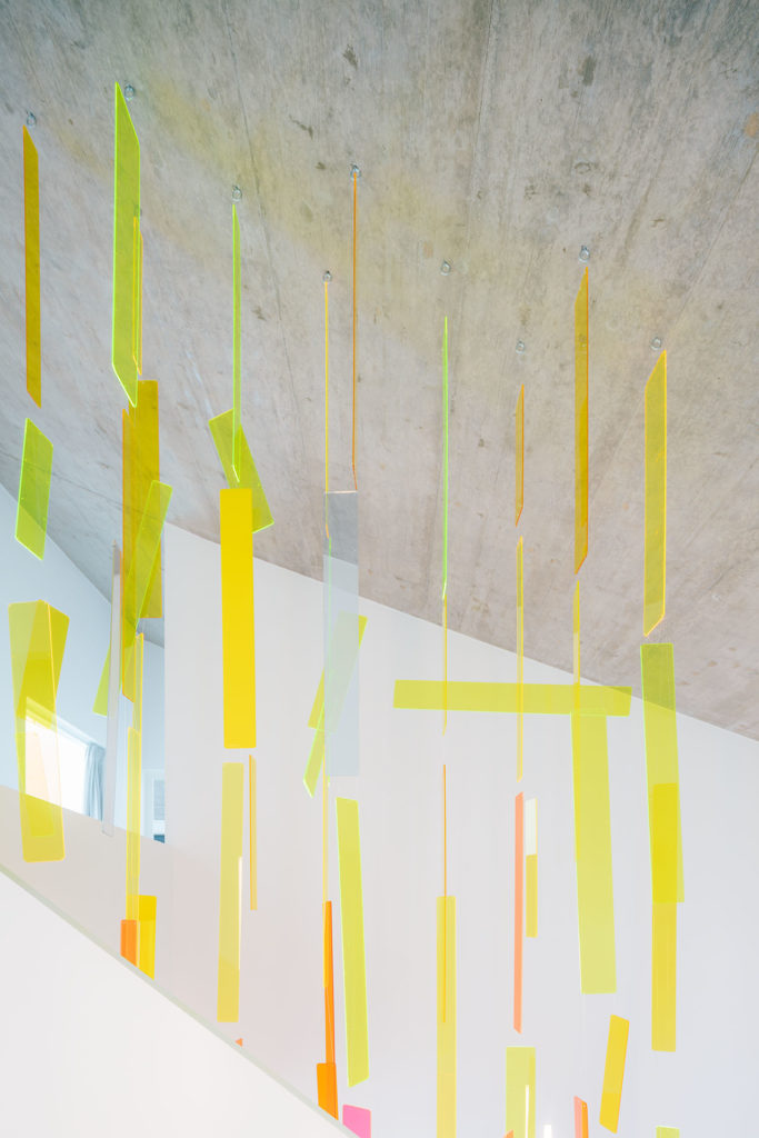 色彩螺旋楼梯,自然元素与建筑设计的完美融合-31