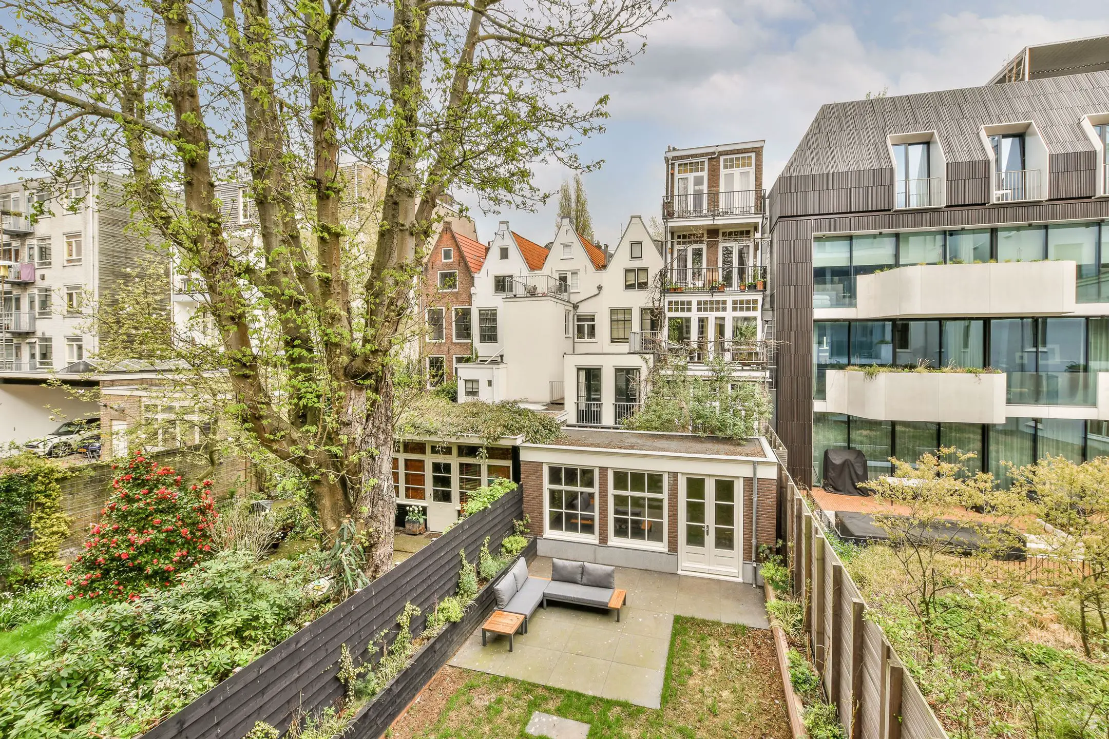 阿姆斯特丹复古多层住宅，黑灰设计诠释日式美学-24