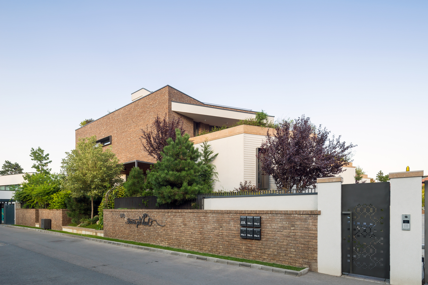 Evening on the Hill  Fabrica de arhitectura-34