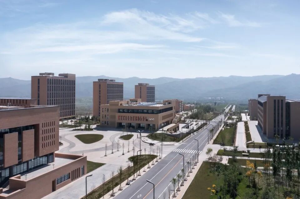 大学校园规划建筑设计：西宁 · 青海理工学院丨中国西宁丨清华大学建筑设计研究院有限公司（THAD）-17
