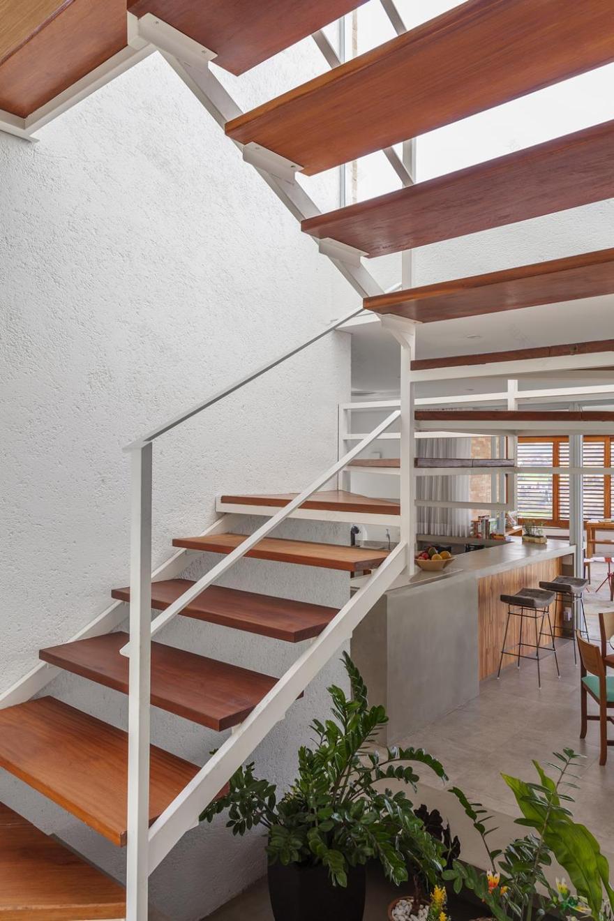 巴西梯形地块上的现代住宅设计-21