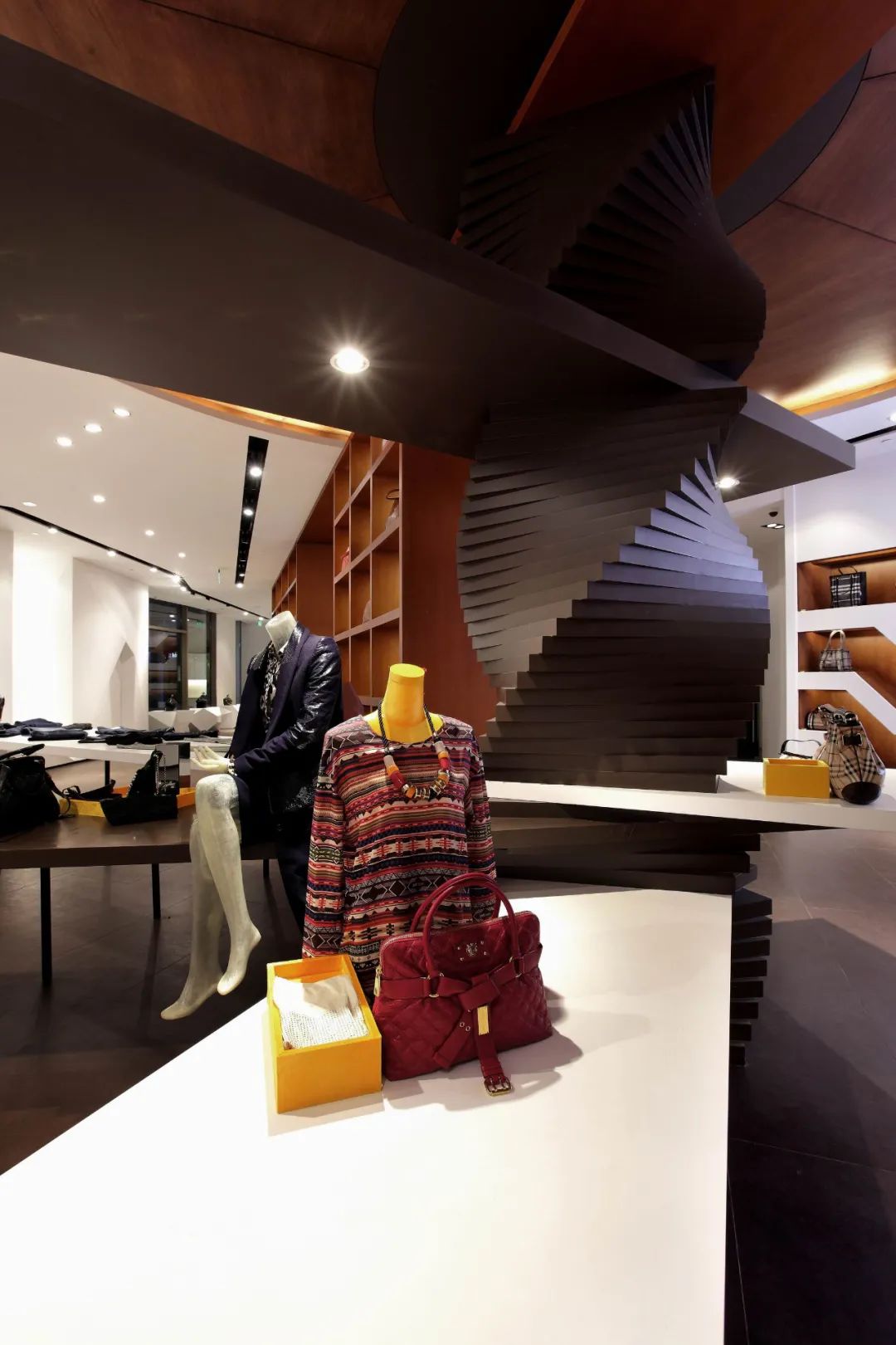 摩登几何,木融设计打造高端奢侈品店-55