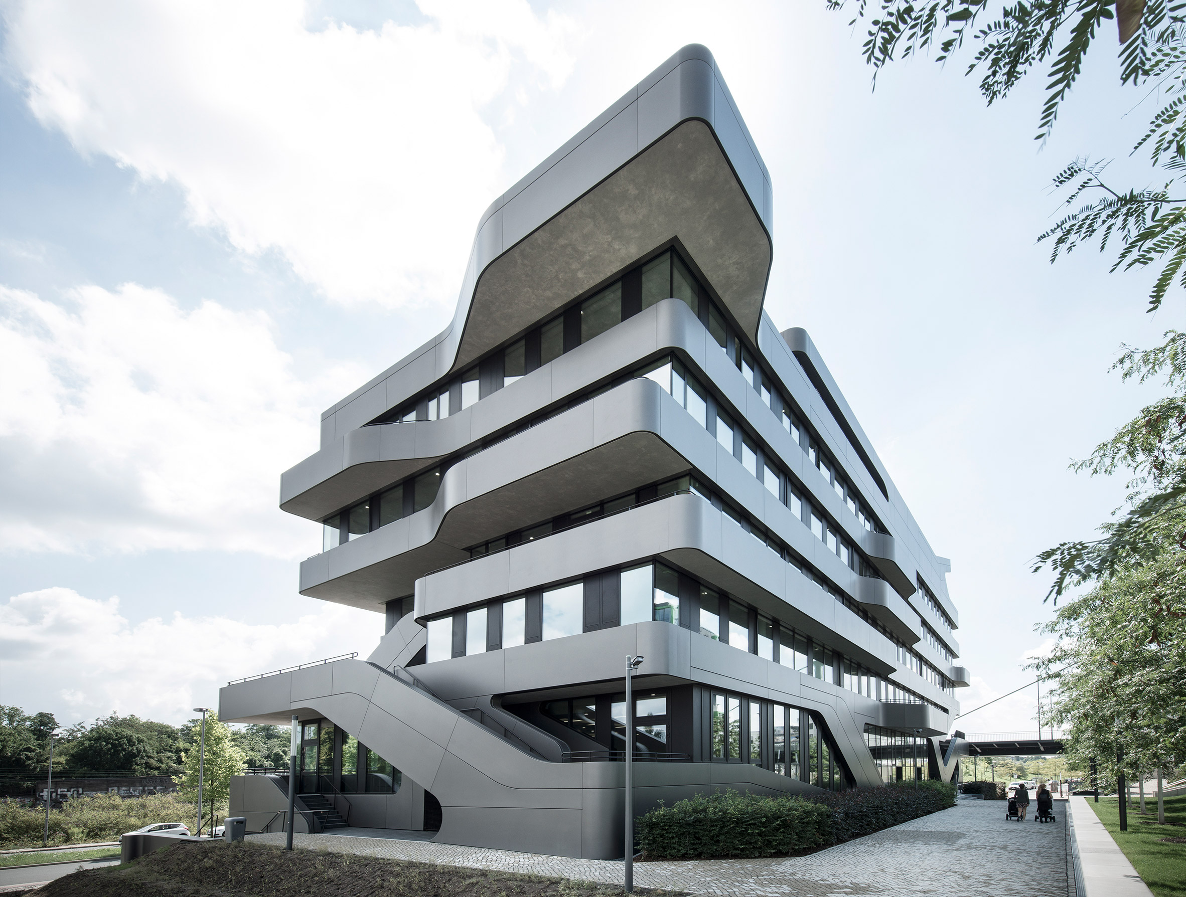 Jürgen Mayer H's FOM Hochschule building features bulging balconies and seamless stairs-5