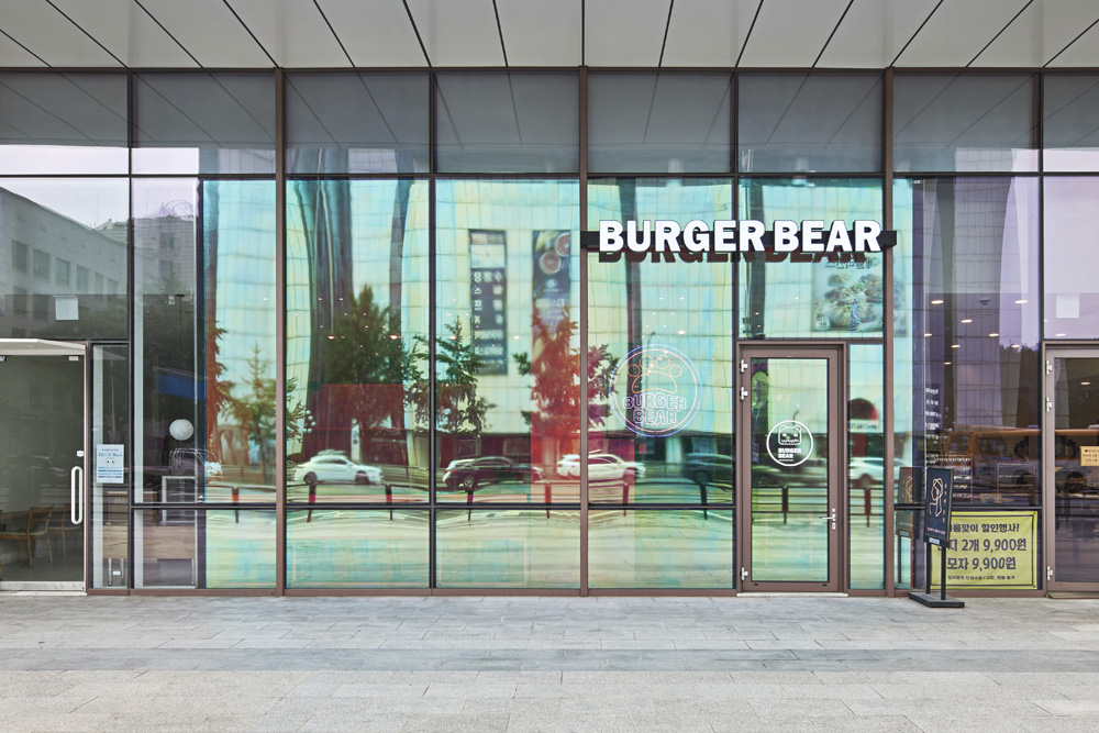 白色极简办公室，打破传统格局-2