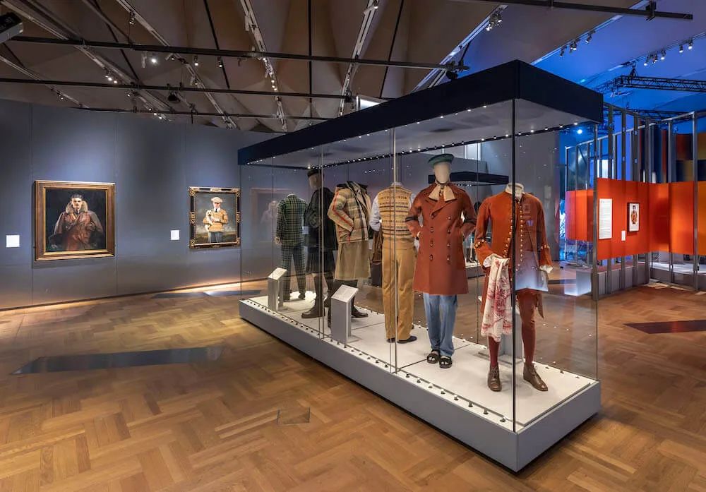 塑造男性气质:男装艺术展丨克莱尔·威尔科克斯,罗莎琳德·麦凯弗-12