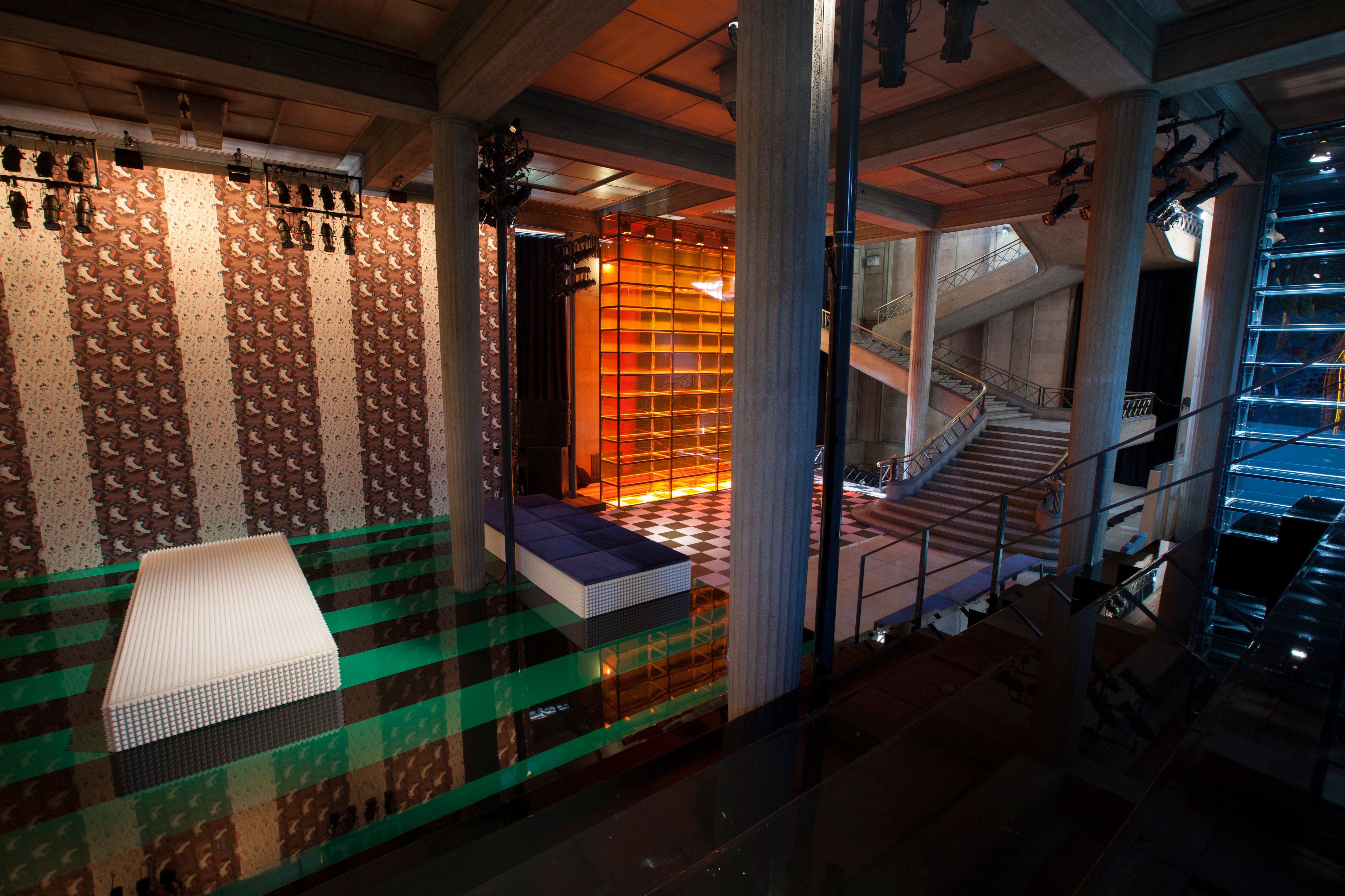 2014 春夏 Miu Miu 女装秀 | 解构主义家居幻境-1