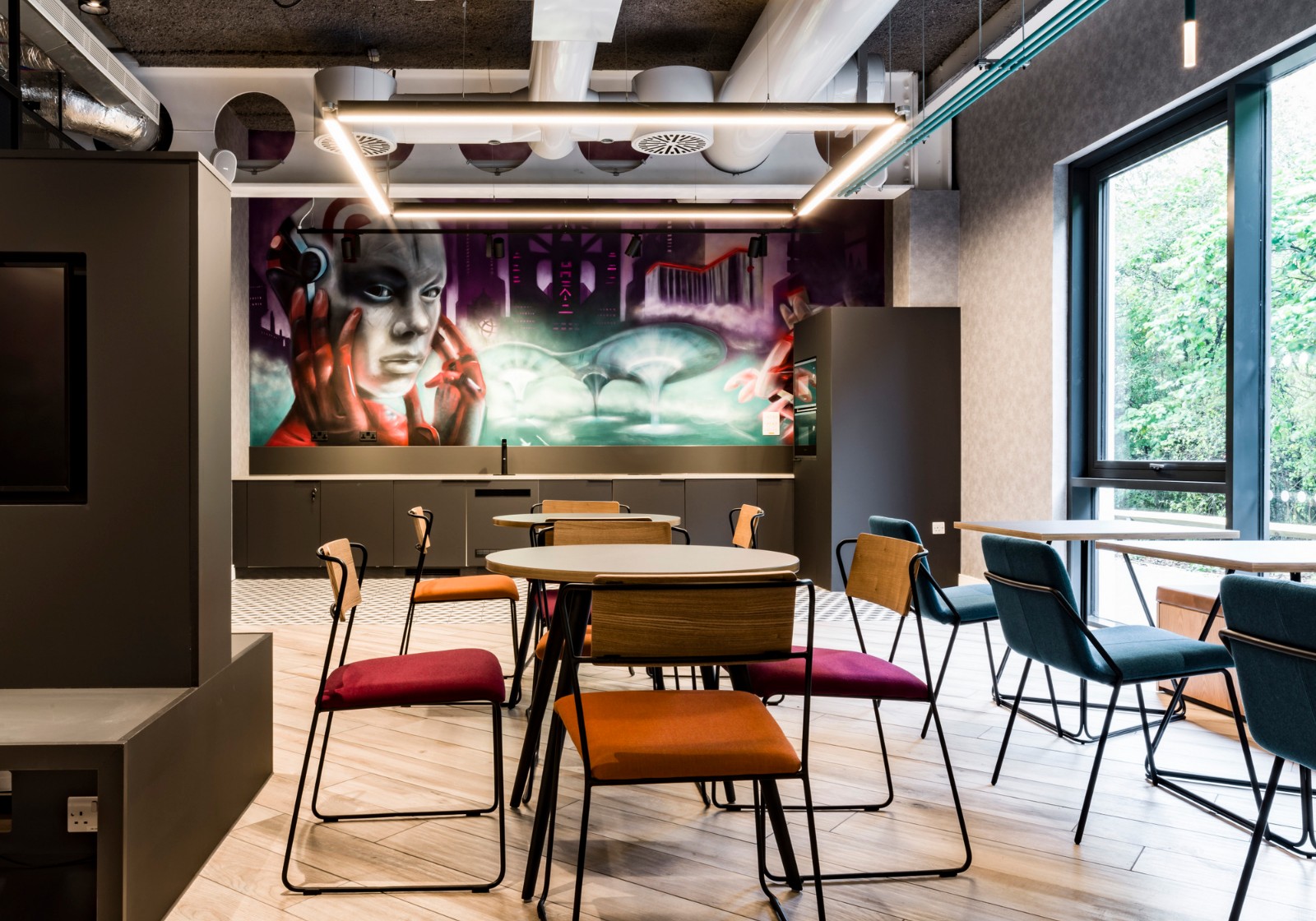 英国Radius支付解决方案办公室  SpaceInvader-6