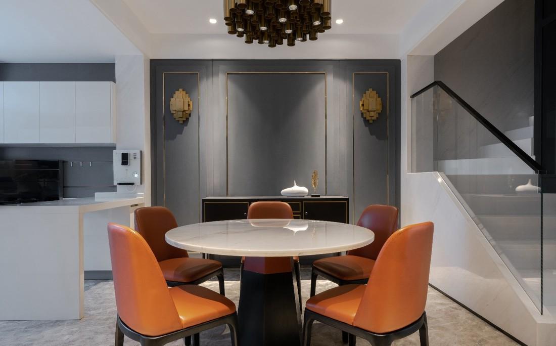 留白的艺术 | 金属与绿色的视觉韵律-4