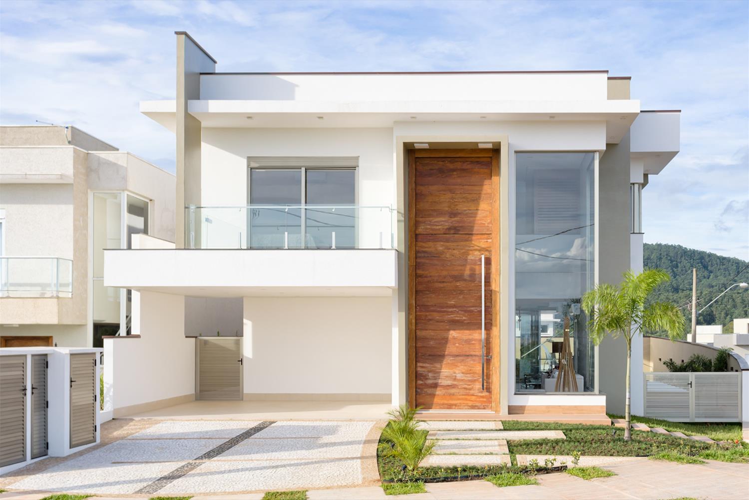 巴西 Mogi das Cruzes 现代住宅 | 木质与玻璃的完美融合-1