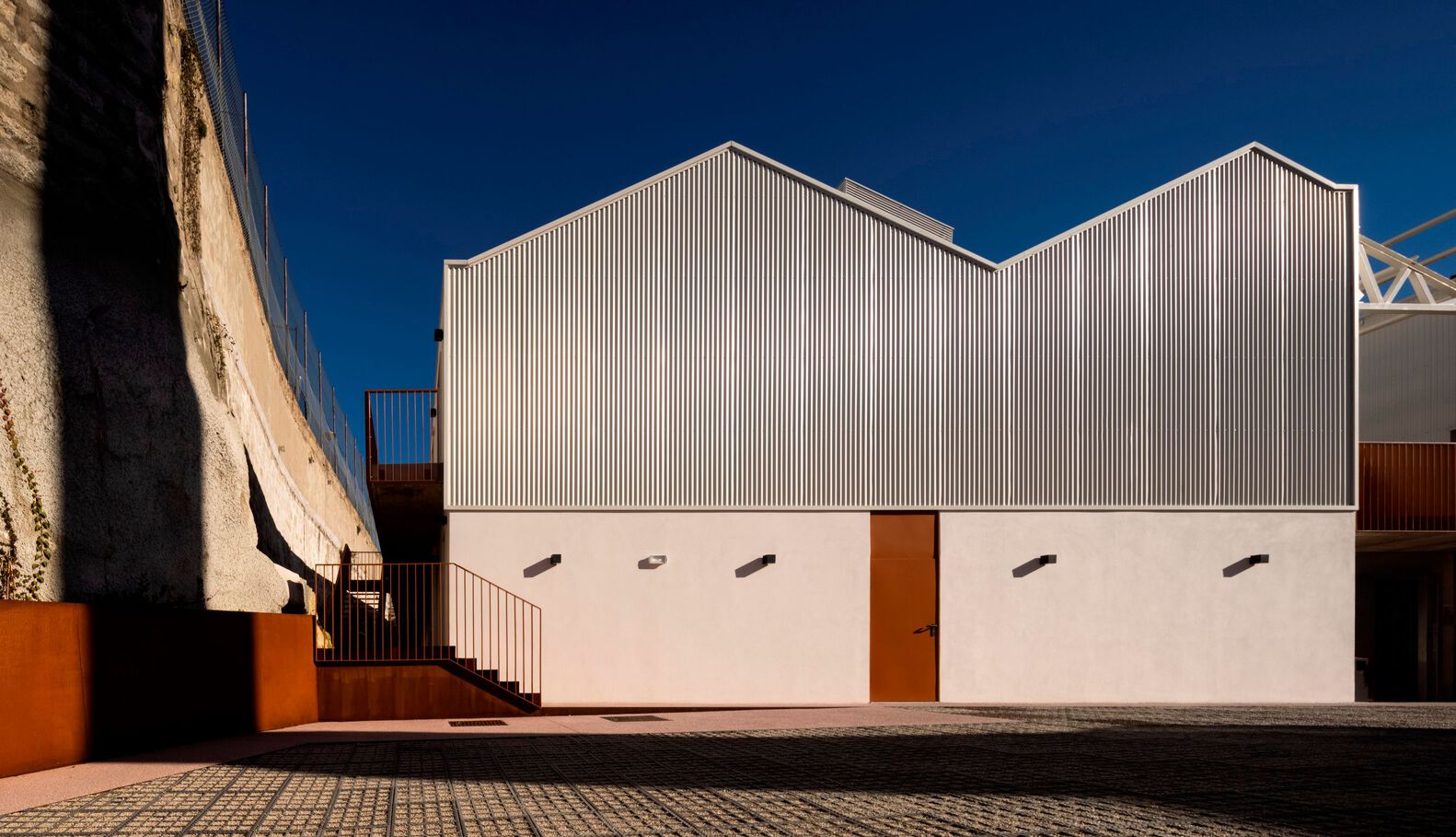 葡萄牙 António Granjo 混合用途综合建筑丨碎片-23