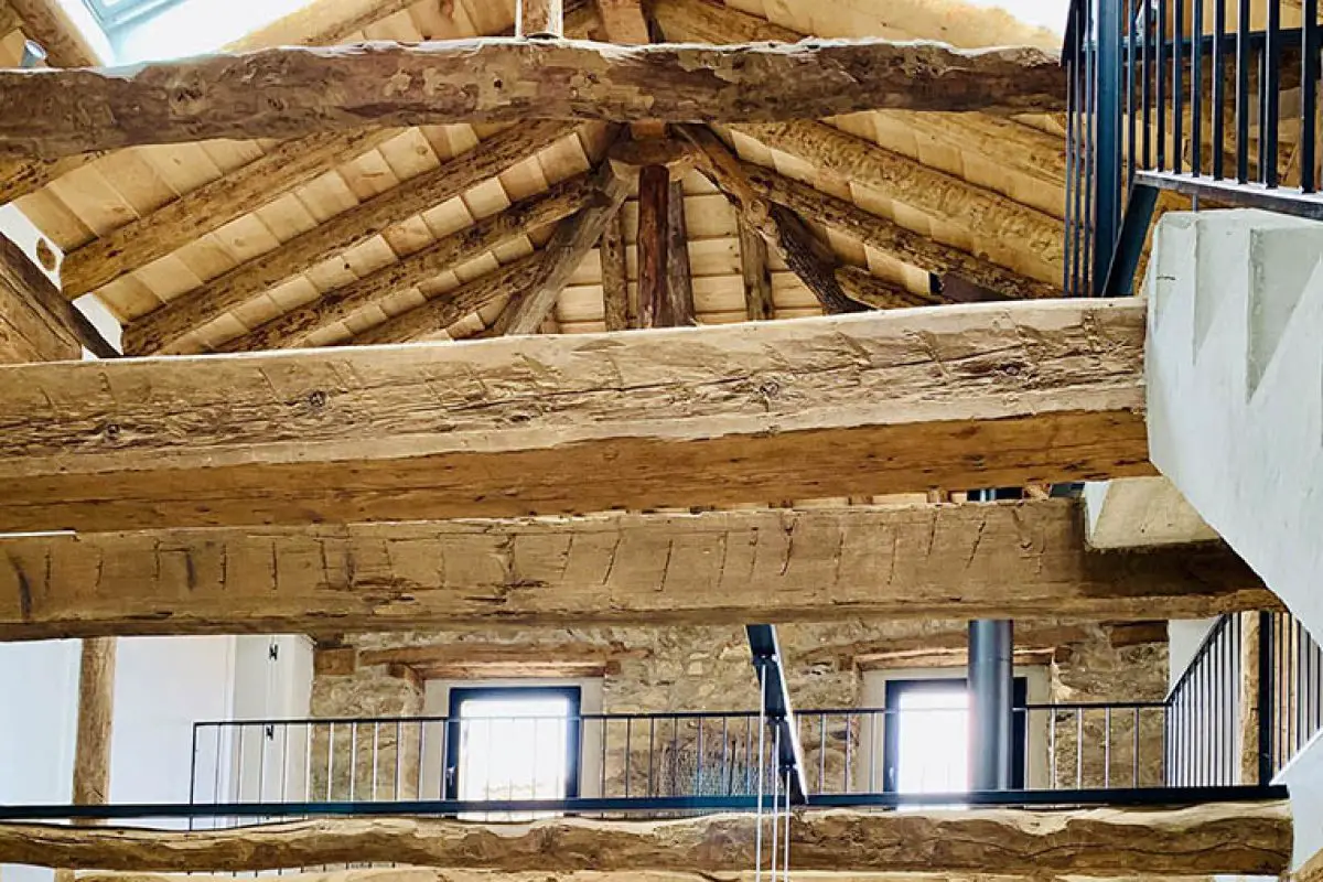 阳光照进历史 | 古老谷仓变身明亮住宅-6