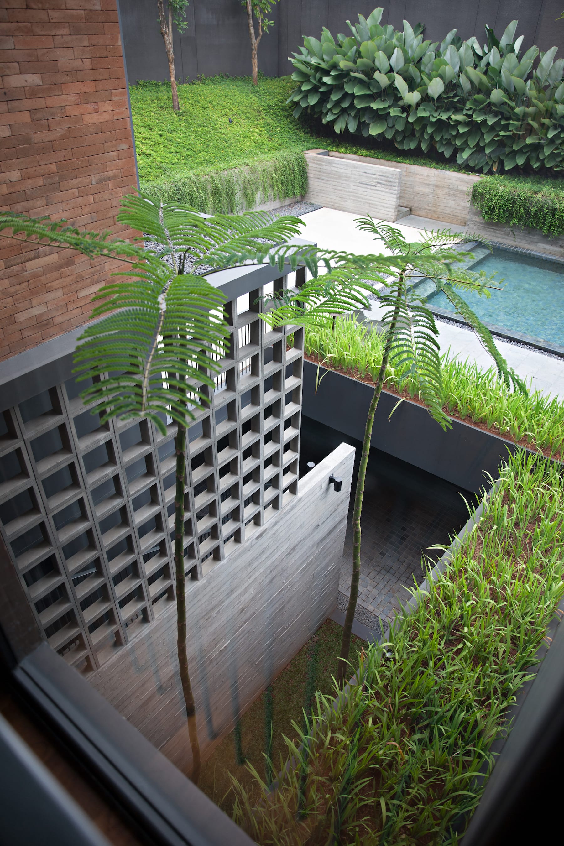 印度尼西亚现代共享住宅 · Kramat Jati House丨PT. Studio Air Putih-16