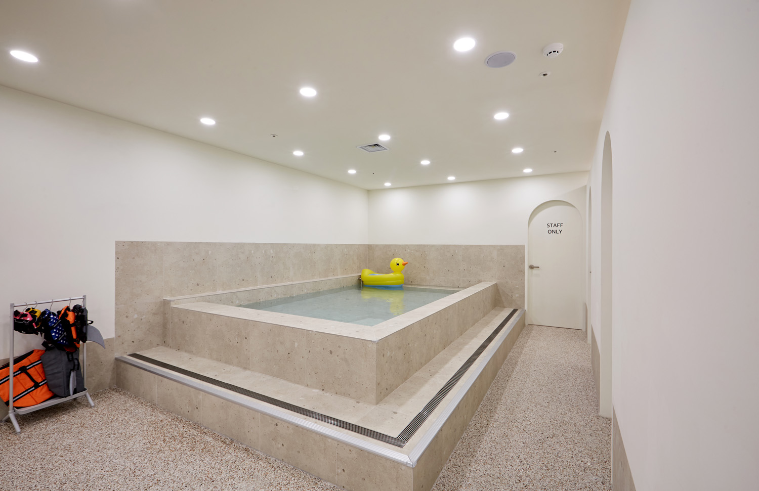 现代简约风格的 32 平米娱乐室设计-4