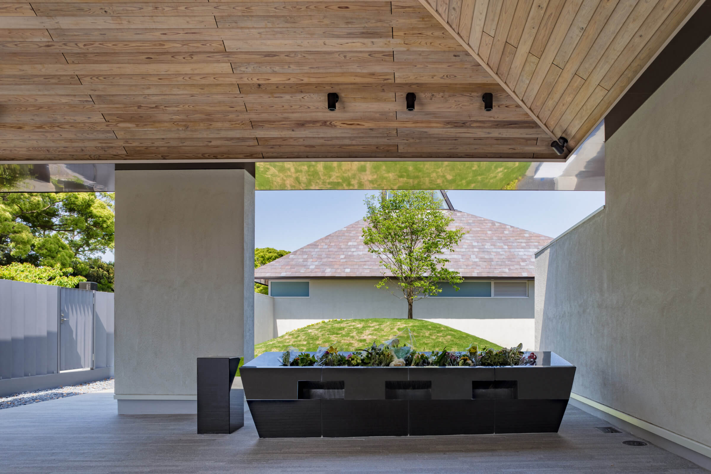 
      Ossuary in Hino Cemetery Park ｜ STGK Inc. | Landscape Design - Creating a living human-scape
    -7