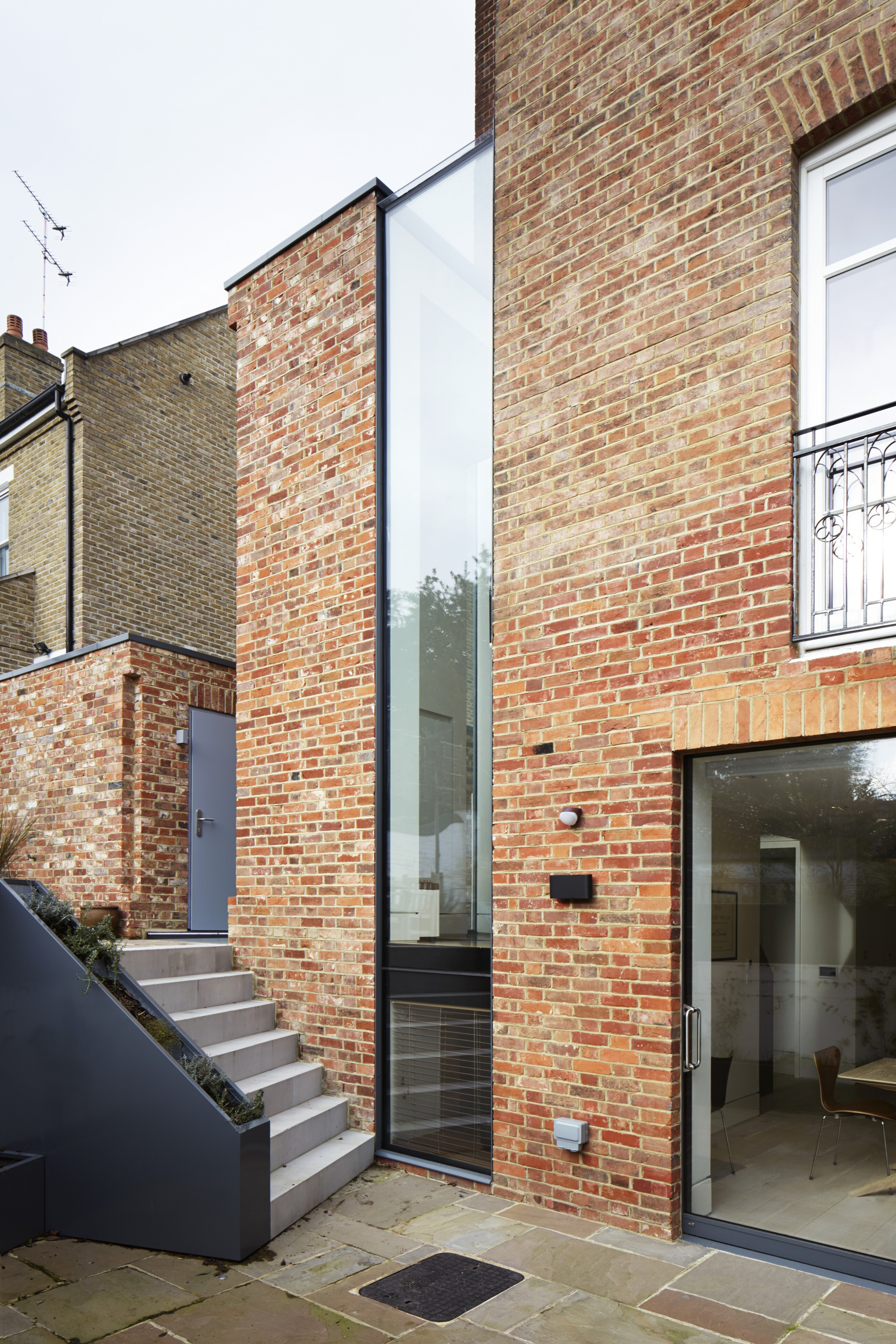 伦敦"灯笼"住宅 | 东方韵味与光影艺术的完美结合-11