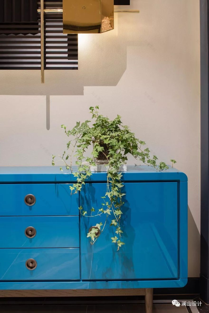 地下室华丽变身,蓝色魔力营造梦幻空间-2