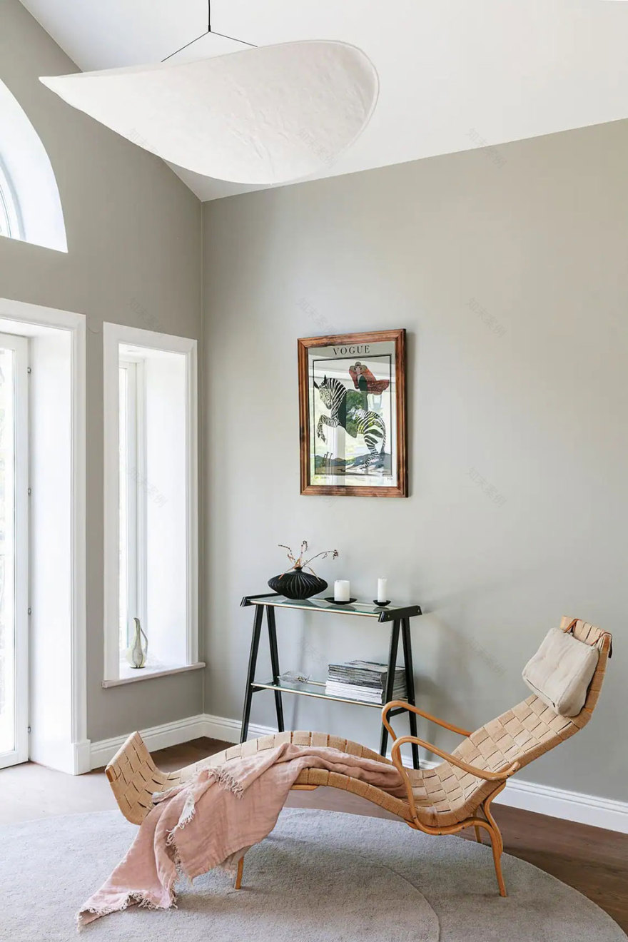 瑞典森林中的圆滑线条小木屋-14