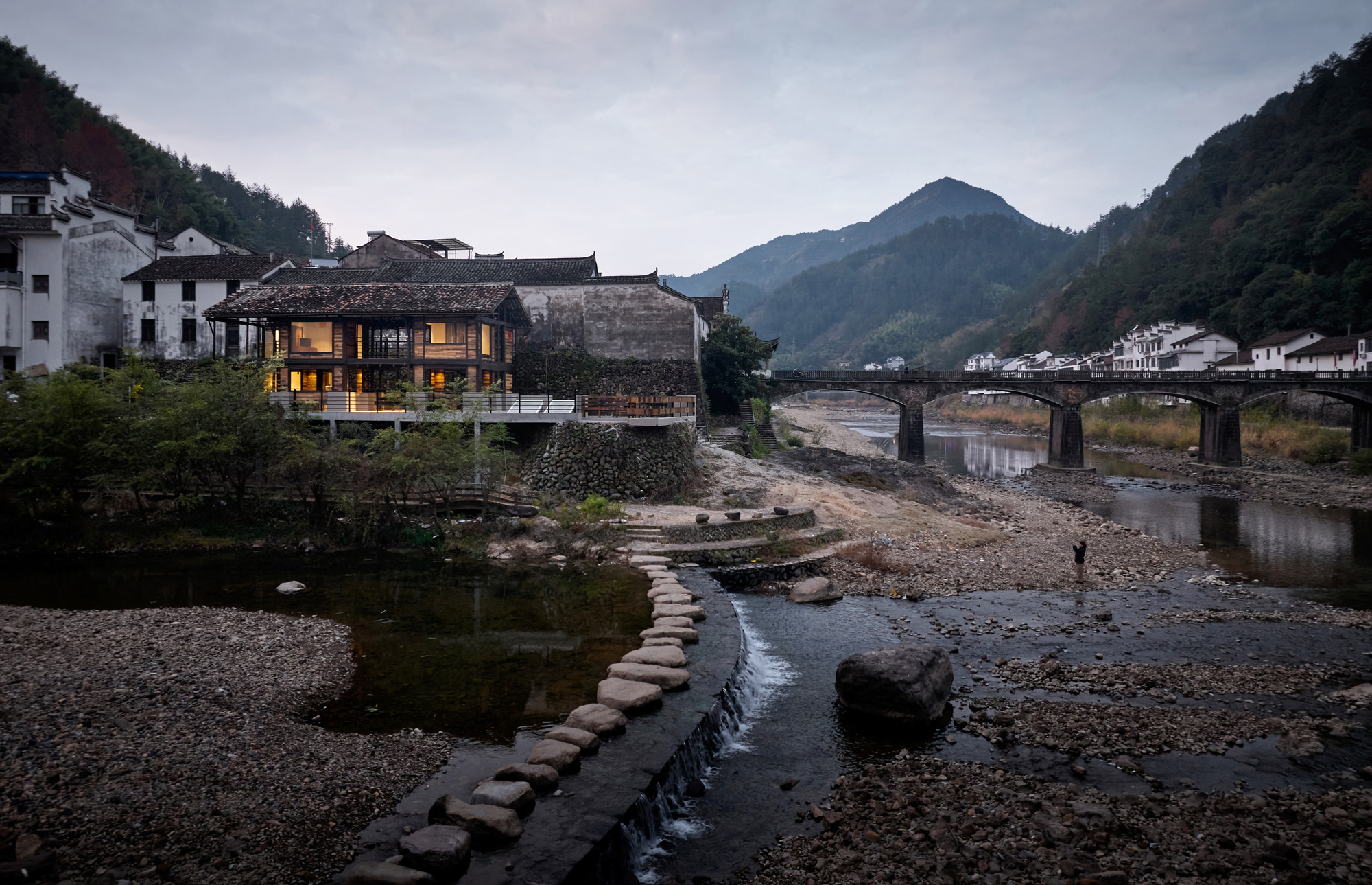 Renovation of the Old Riverside House / Ref Architects + 0.5m Studio-38