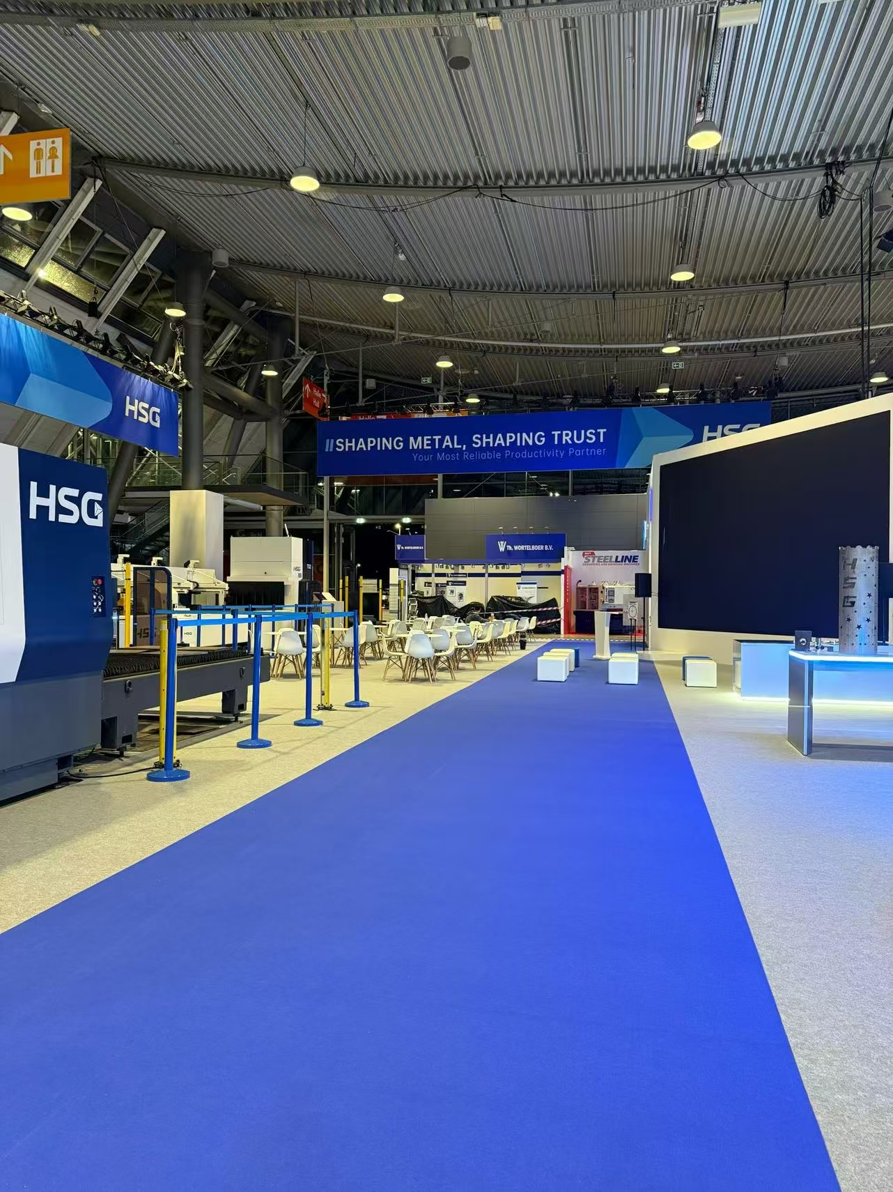 Booth｜谁说机械类展台不能未来科技感！-21