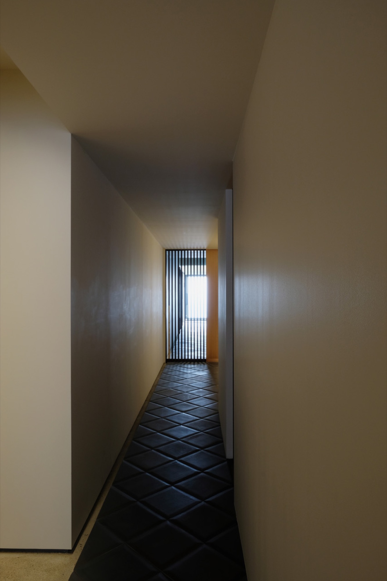 ギャラリー小柳 | 新素材研究所｜New Material Research Laboratory-0