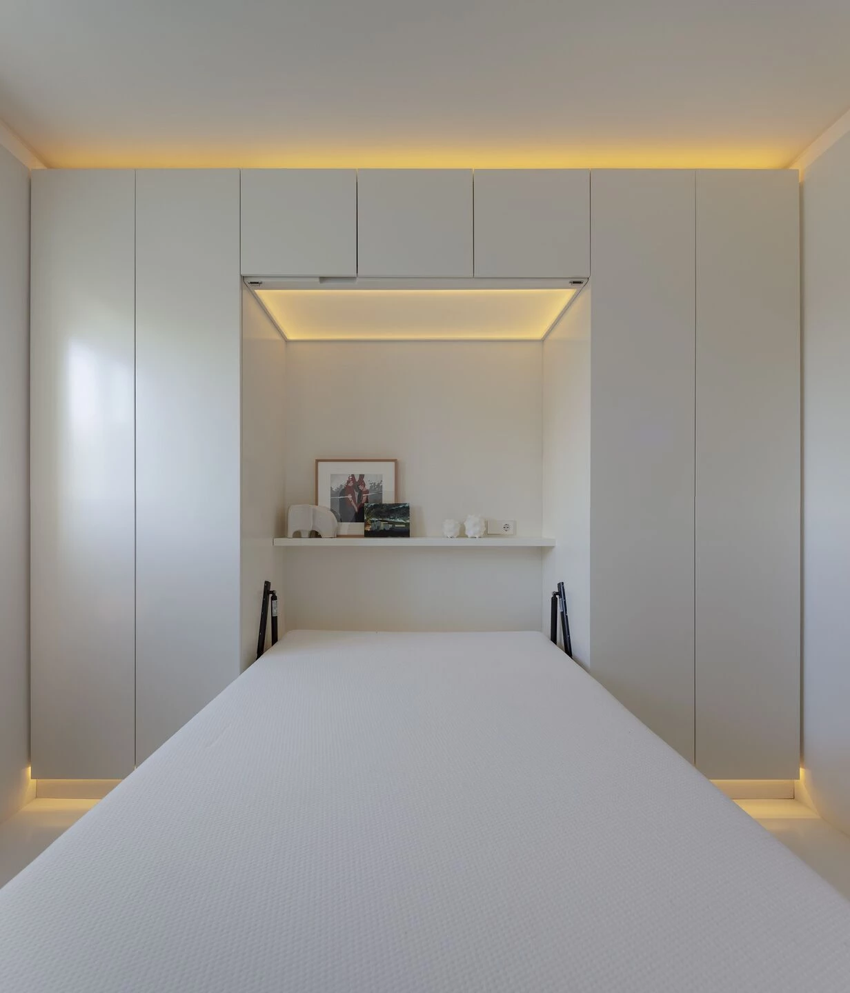 里斯本顶层公寓,白色简约风营造明亮空间-43