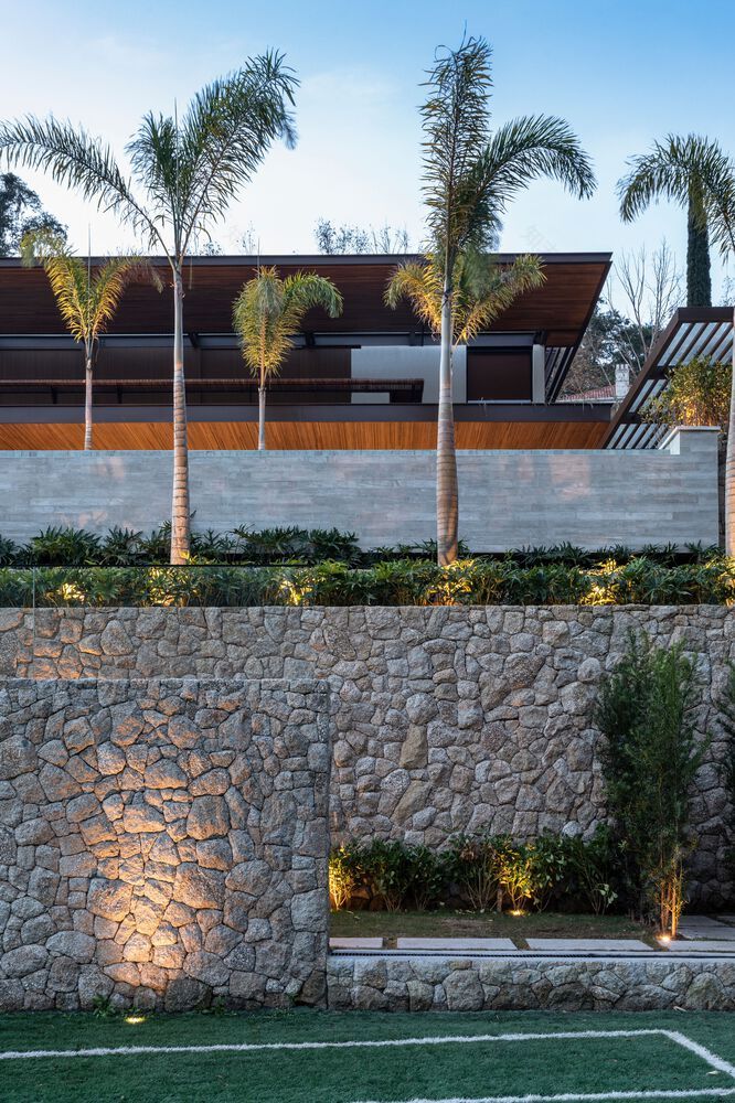 RZ Residence · 巧妙利用地形的现代简约住宅设计-34