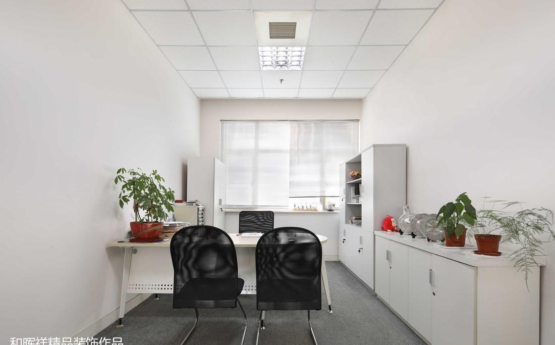 现代简约风办公空间设计案例-11