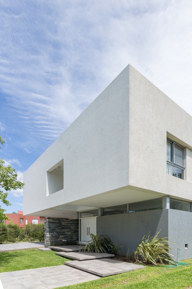 Modern House in Which every Unnecessary Element has been Eliminated-3