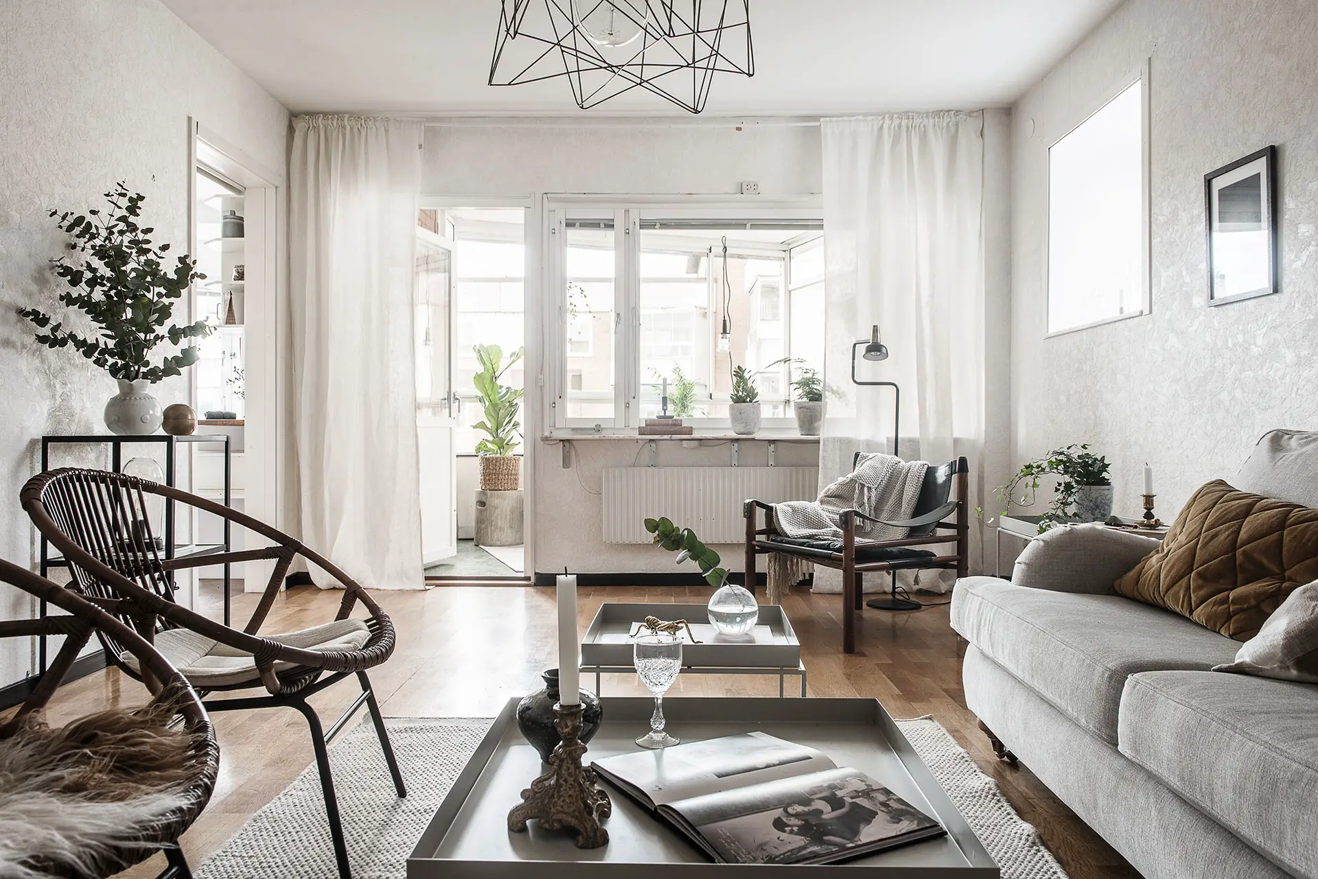 温馨封闭式观景阳台设计-3