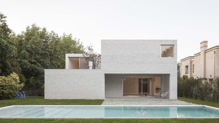 Newman House  Nicolás Pinto da Mota, Victoria Maria Falcon-3