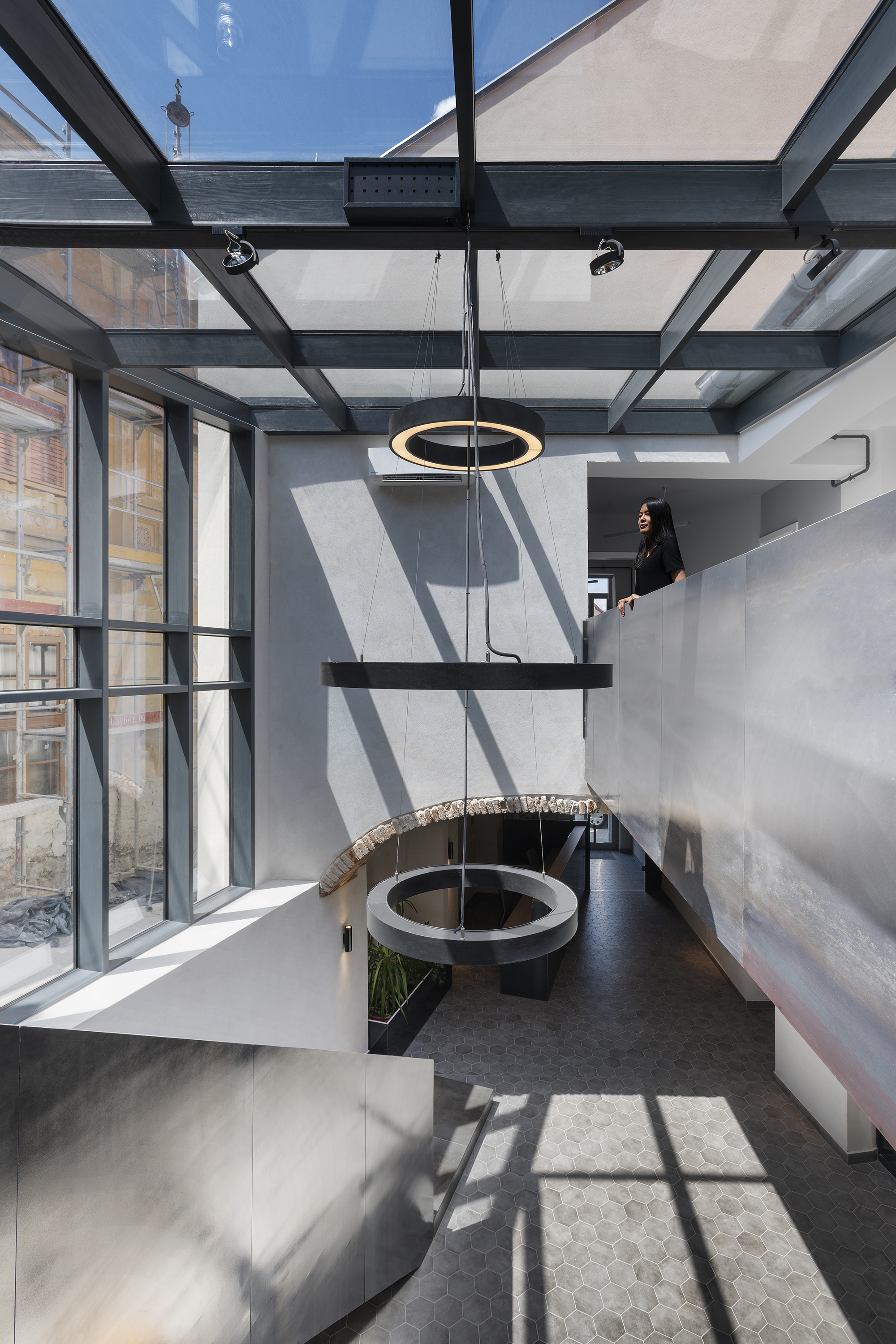 湖上小镇的旧印刷厂新生-33