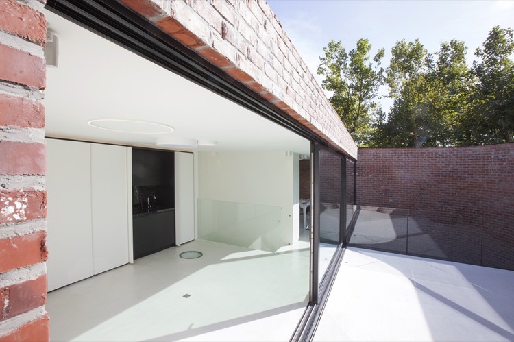 比利时哈塞尔特现代家庭住宅-11