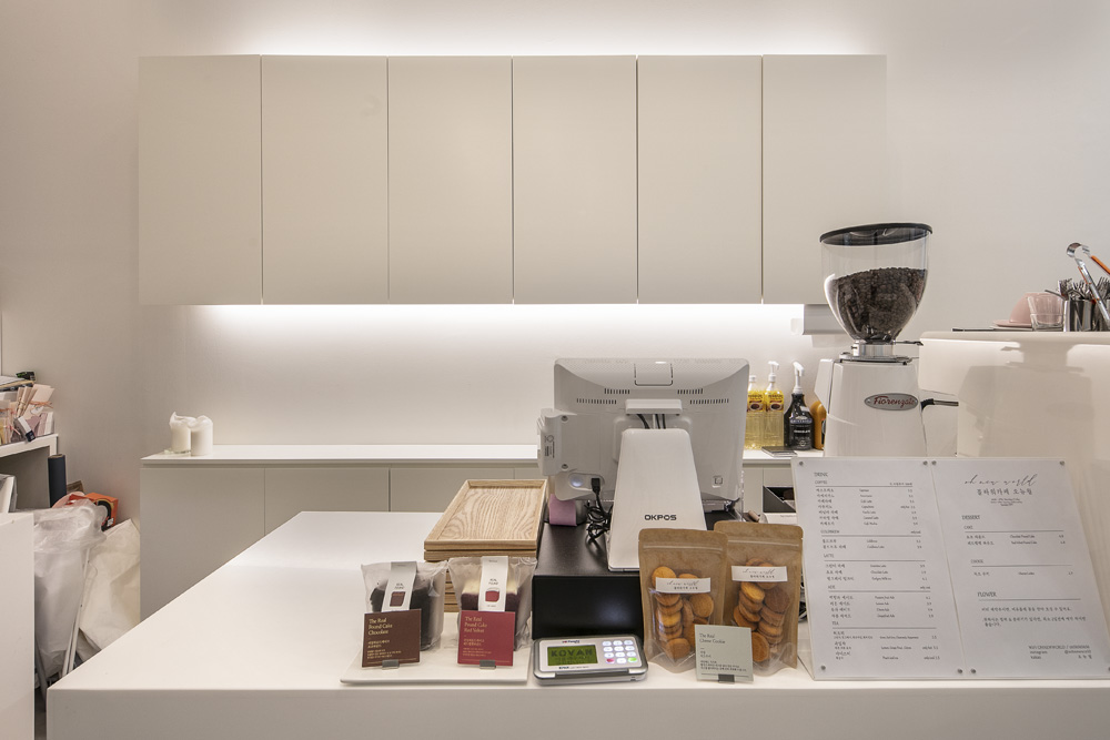 白色调的极简主义 | 20 平米的奢华室内设计-9