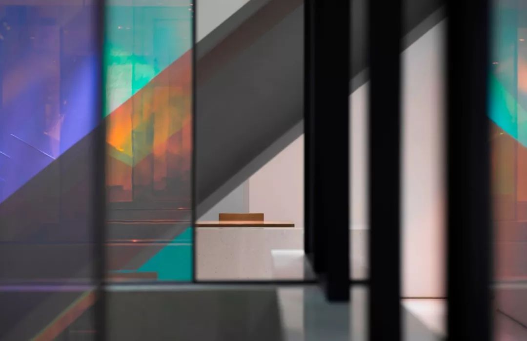 成都道田料理仁和春天店 | 炫彩玻璃诠释霓虹日料新风格-31