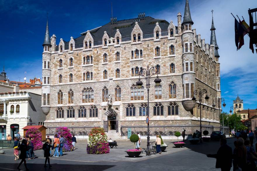 探访安东尼·高迪的十大惊世建筑-30