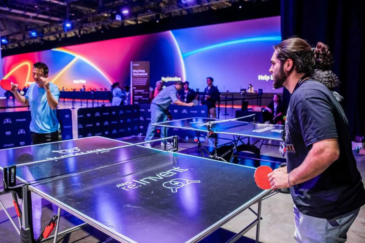 亚马逊网络服务 re:Invent 大会-13