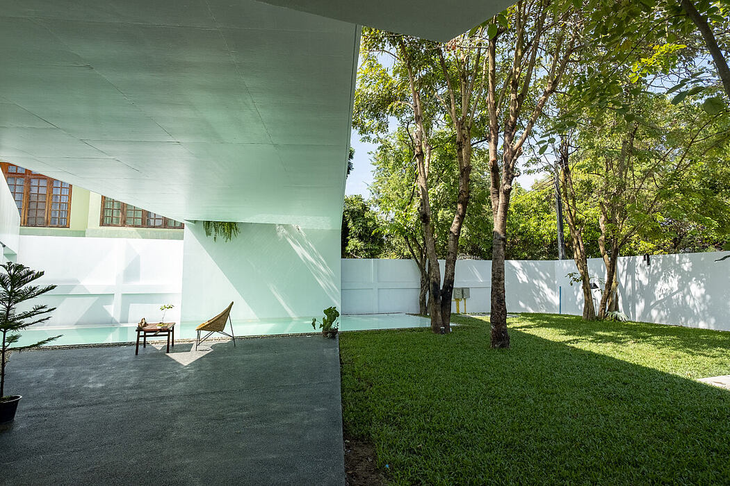 白屋绿意 | 老挝万象灵动几何住宅设计-8