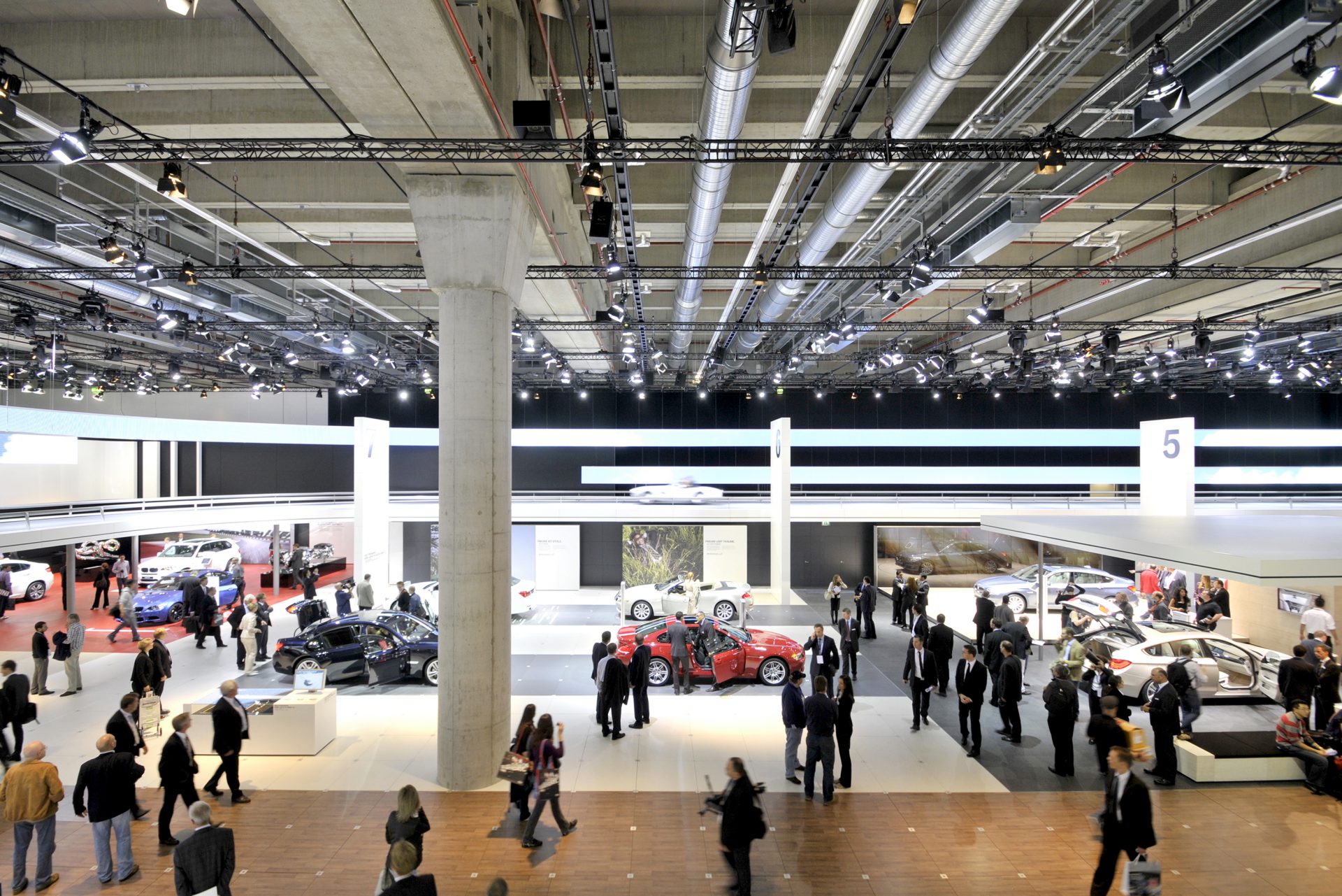 Messehalle 11 und Portalhaus FFM Messeneubauten-16