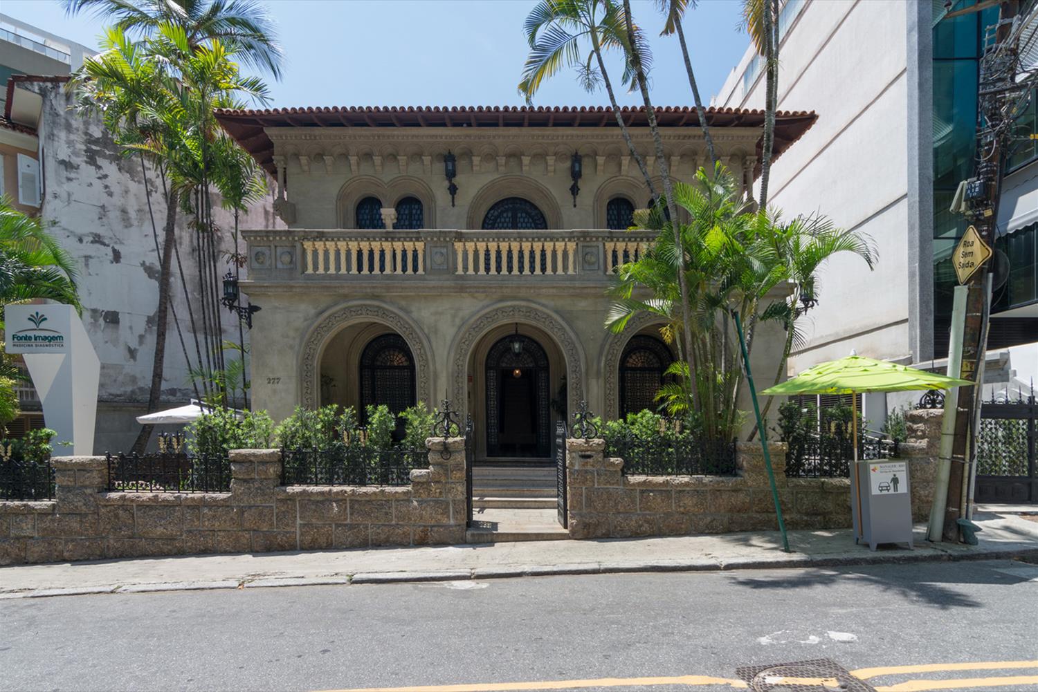 Clínica Fonte Imagem 的现代医疗空间-15