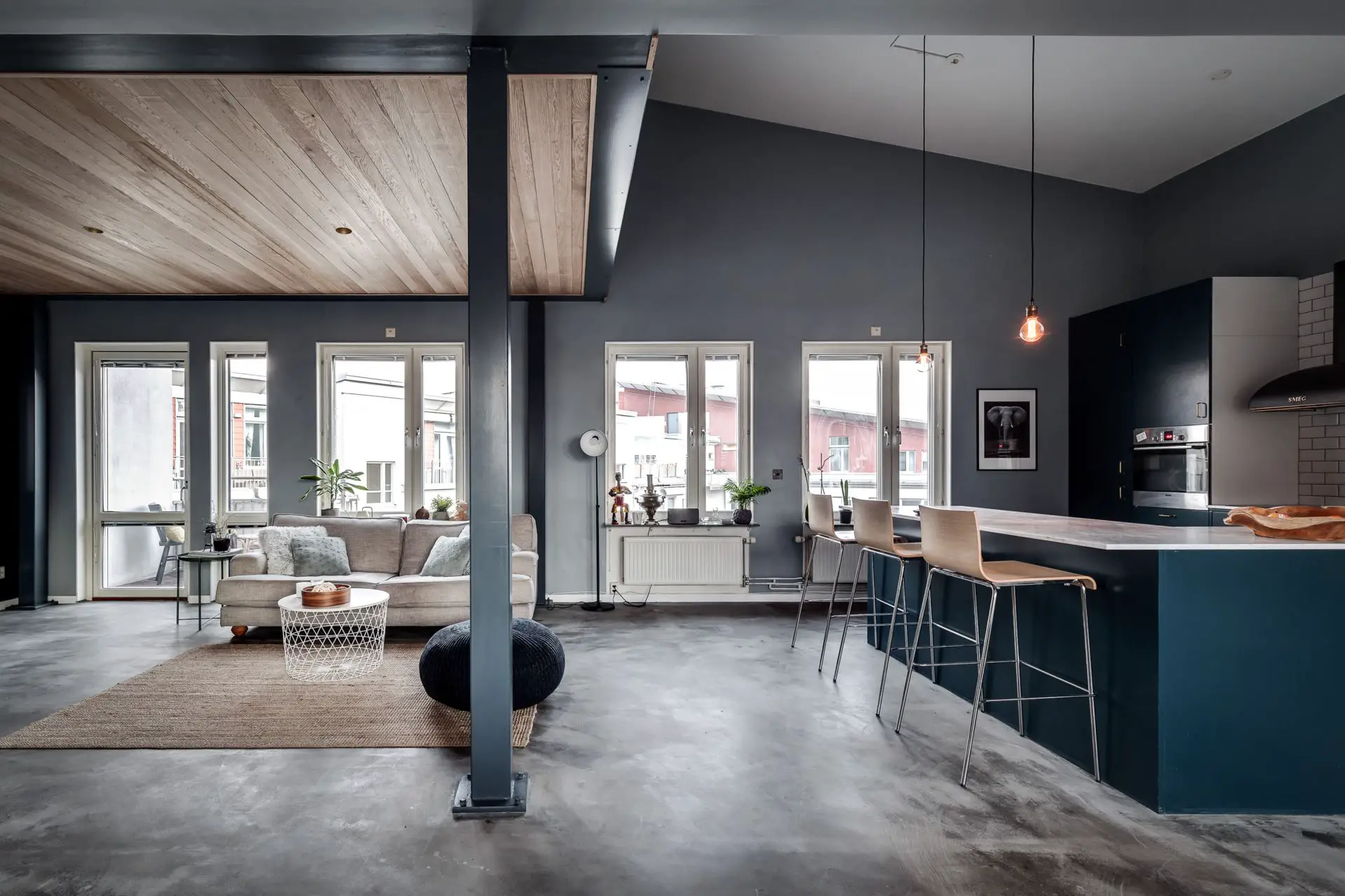 瑞典风格顶层公寓设计，蓝色调打造宁静私密空间-11