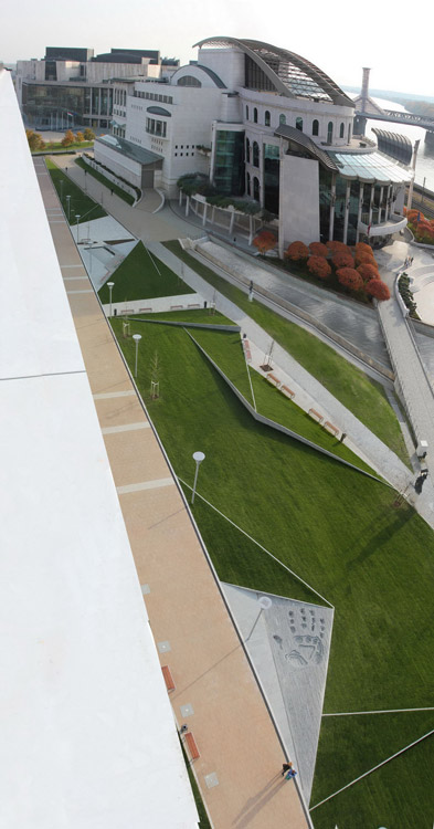 布达佩斯 Millennium City Center Riverside Origami 滨水公园景观设计-19