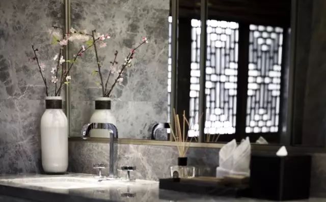 这家合院式精品酒店，拥有中国最大的剑川木雕群落-14