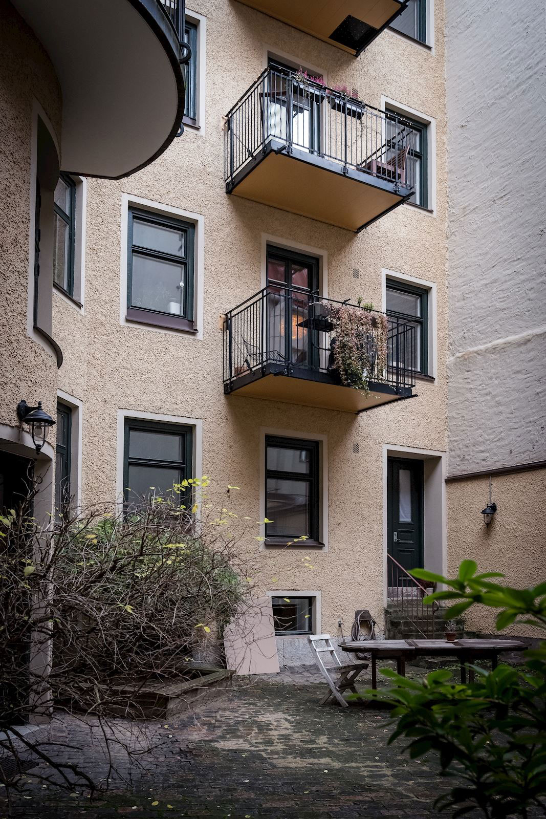 哥德堡原木门与现代风格公寓设计-27