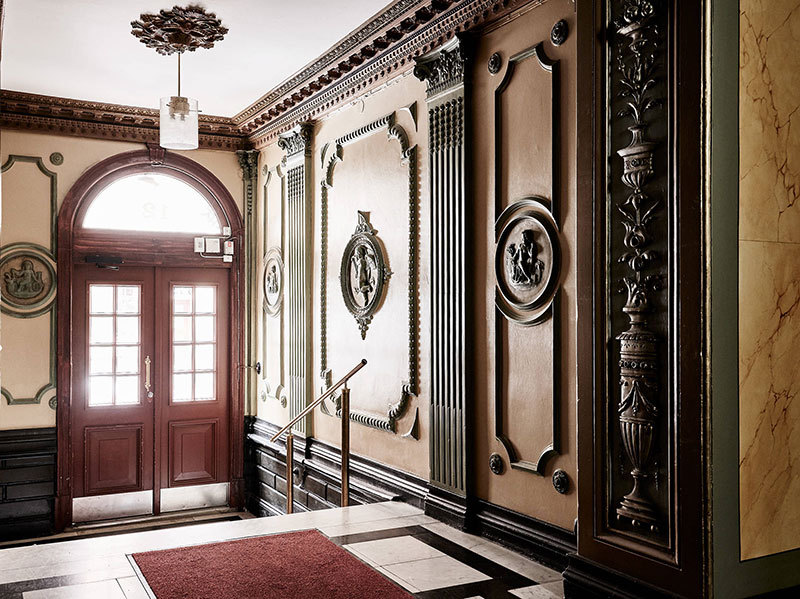 浪漫瑞典小公寓,高挑天花板与温馨阳台的完美结合-23