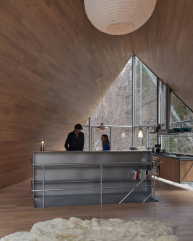 Max Núñez Arquitectos designs metal Chilean house as "site-specific piece of technology"