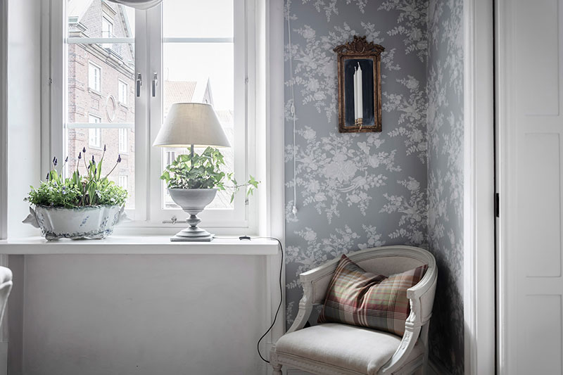 深蓝花卉壁纸 | 瑞典哥德堡大胆斯堪的纳维亚公寓设计-8