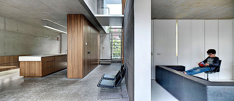 都柏林郊区单一家庭住宅的混凝土空间探索-20