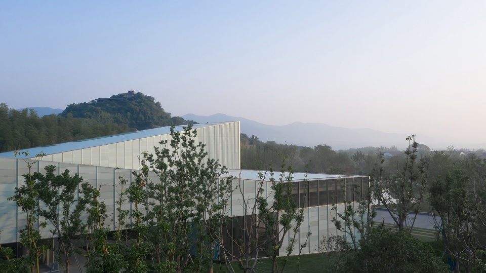 雅达剧院 | 自然与人工的平衡,身体与地貌的体验-41