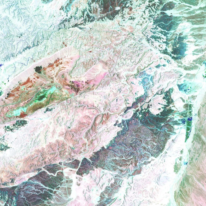 Blue Farmland可译为蓝色农田，但huaikuanchung不是一个常见的英文词汇或有公认含义的词语，不清楚其确切指的是什么，无法完成该部分的准确翻译 丨以色列-37