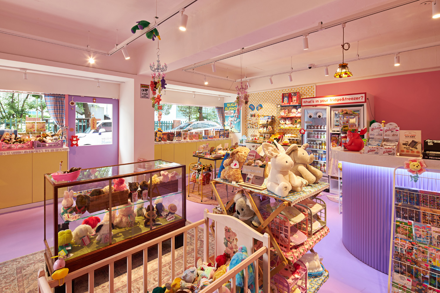 粉色调的宁静空间 | 舒舒熊的 15 平迷你商店-8